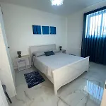Bellvue Maisonette In With Valley Views Appartement Kerċem