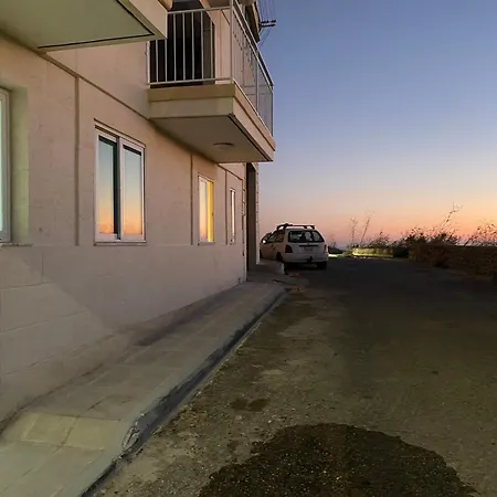 Bellvue Maisonette In With Valley Views Kerċem